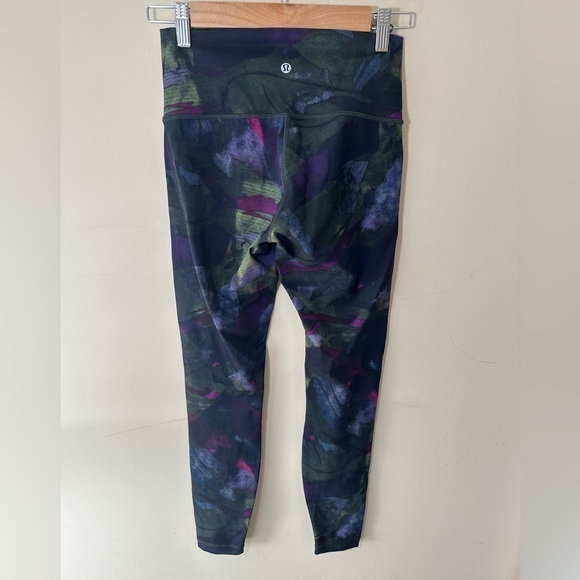 Lululemon Wunder Under Hi-Rise Tight (Full-On Luxtreme 28") size 6 - Picture 4 of 8